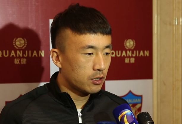 现在刘仲景已经被识破，那整个金陵，又能有谁可以治好自己父亲的脊椎呢？正想着，叶辰便带着施天齐走到她的跟前，介绍说：初然，这位是大名鼎鼎的名医，施天齐施老，他可以治好咱爸的伤势。